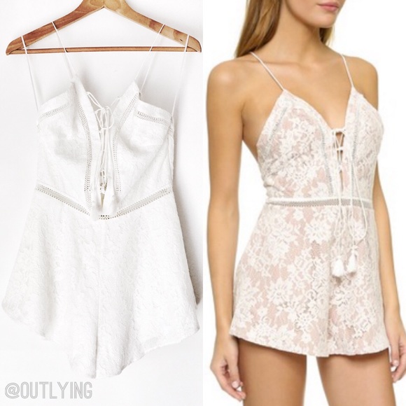 ❌SOLD❌ THE JETSET DIARIES Lace Up Lace Romper - Picture 2 of 4