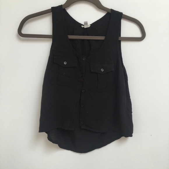 Cropped black tank