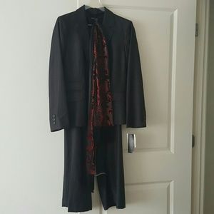 Brand new Kasper suite Size 14