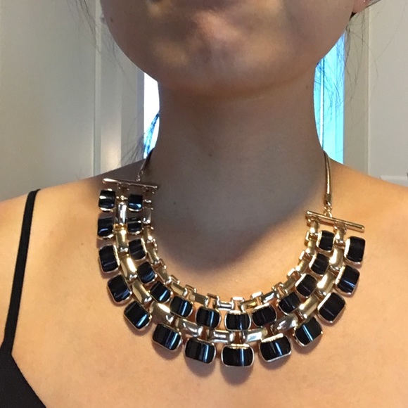 Black and gold necklace - Picture 2 of 2