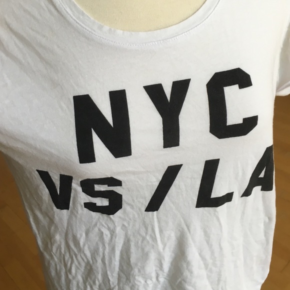 White "NYC VS / LA" graphic tee - Picture 2 of 2
