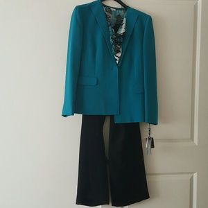 New Gorgeous, 3 piece Elie Tahari suite size 14