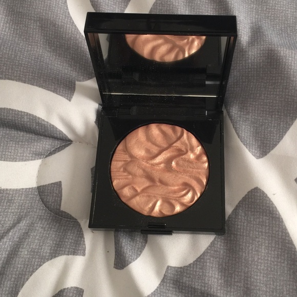 Laura mercier face illuminator : indiscretion