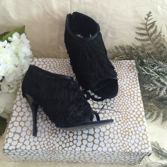 Fringe heels! - Picture 3 of 4