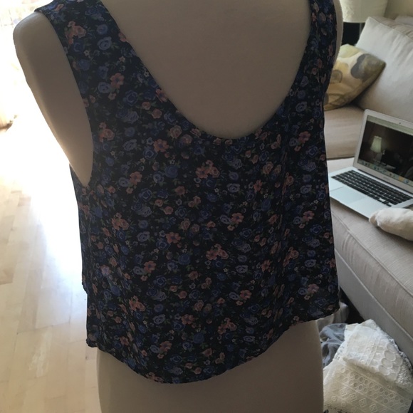 Floral silky tank top - Picture 2 of 2
