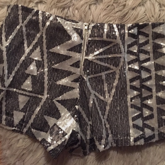 Shorts - Picture 3 of 4