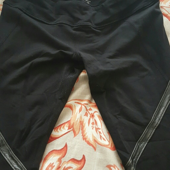 Gently used Splits 59 Crops. Size L. - Picture 3 of 4
