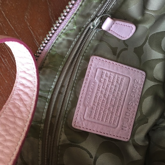 Cute pink coach handbag - Picture 3 of 3