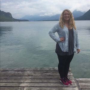 Meet your Posher, Laura