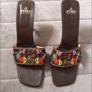 ✨💥Host pick 15/9/16 used Fendi sandals 🎉🎊