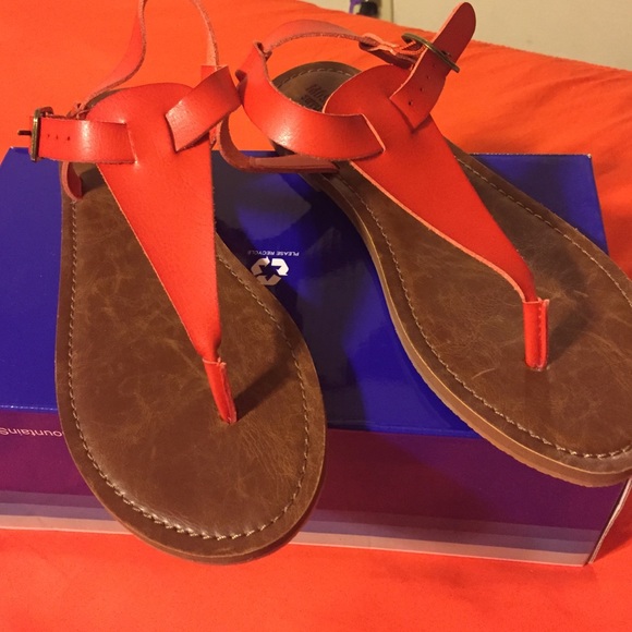 Thong faux leather sandal