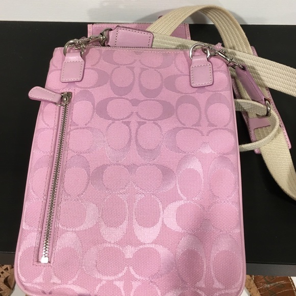 Coach pink swing pack with keychain - Picture 3 of 4