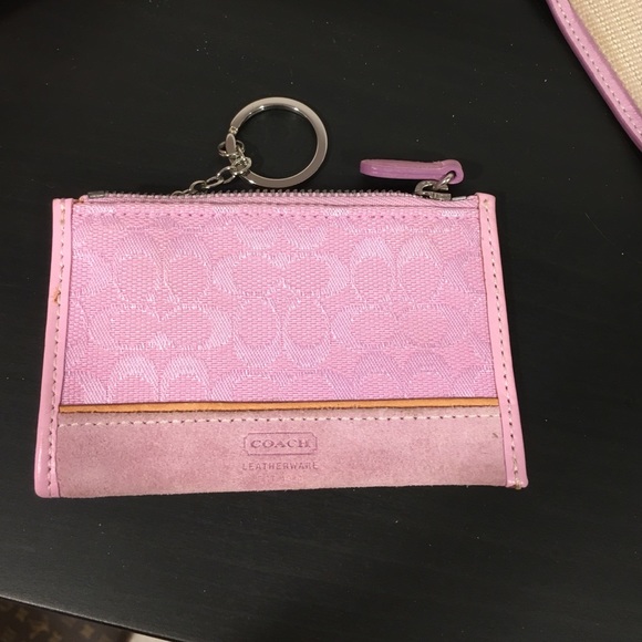 Coach pink swing pack with keychain - Picture 4 of 4