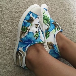 Island slip-on shoes
