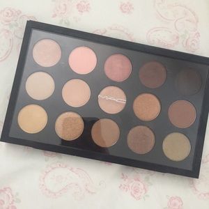MAC/ Warm Neutral x15 Eyeshadow