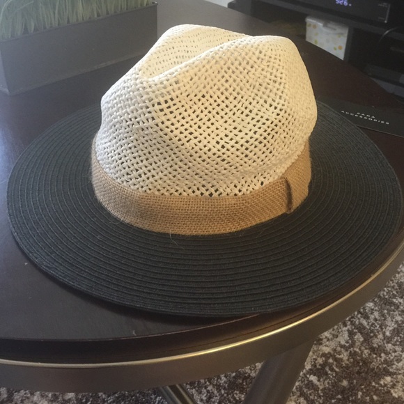 Zara hat
