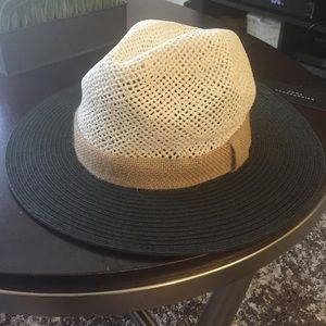 Zara hat