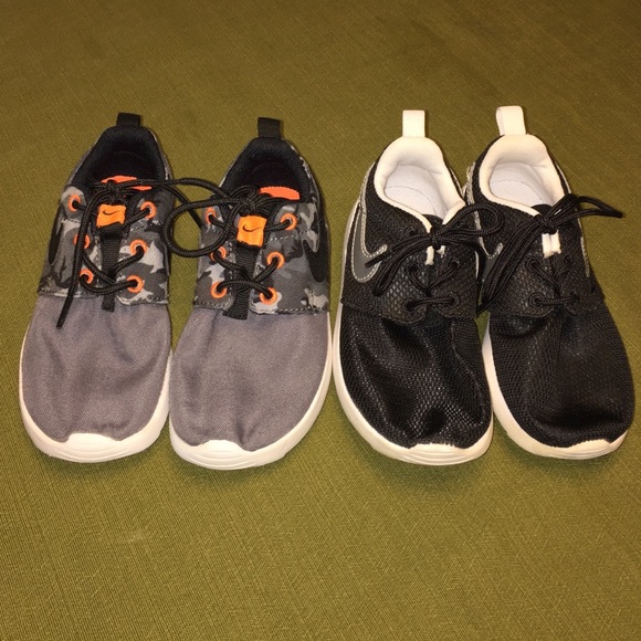 2 Pair of Nike Roche Size 10 Toddler