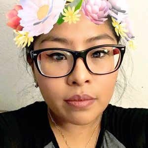 Meet your Posher, Claudia