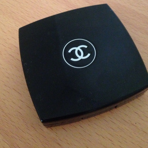 Pre loved chanel eyeshadow quad.