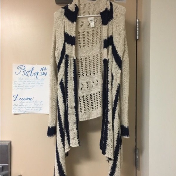 Knitted sweater - Picture 1 of 3
