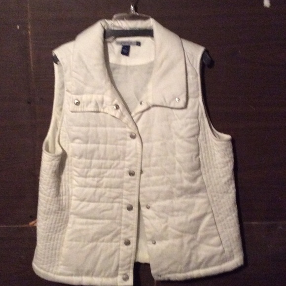 White vest