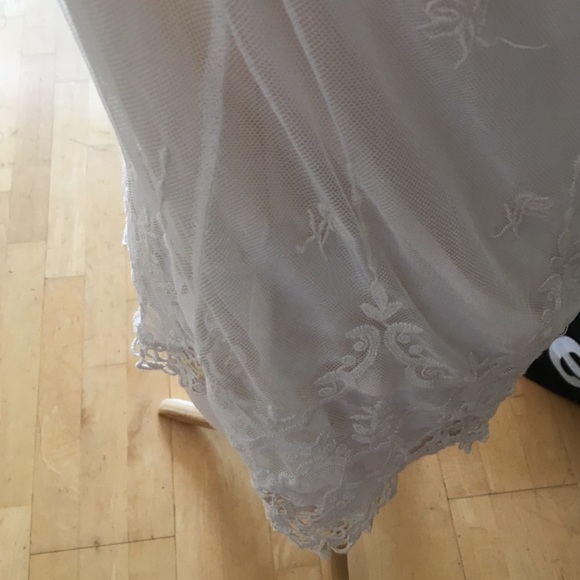 Cute, lacy, lightweight tank top - Picture 3 of 3