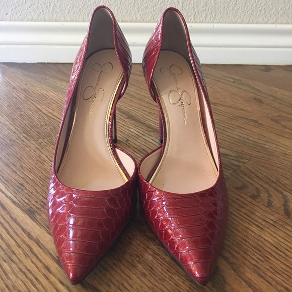 Red alligator print Jessica Simpson pump!