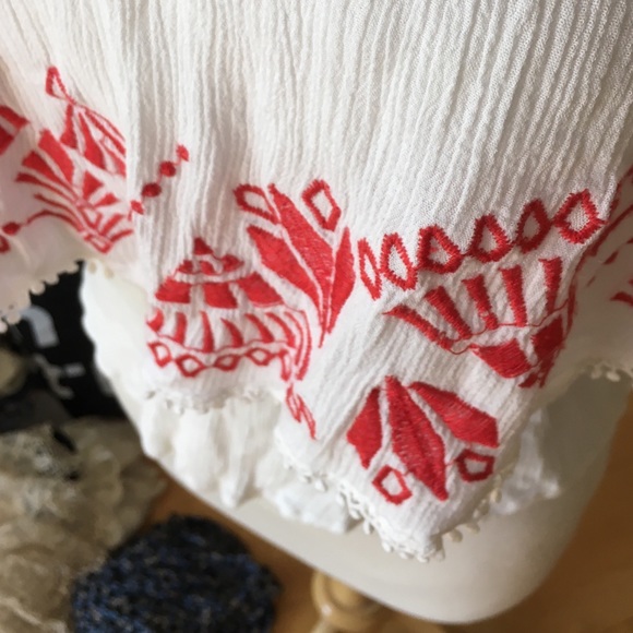 Cute, white and red printed off the shoulder top - Picture 3 of 3