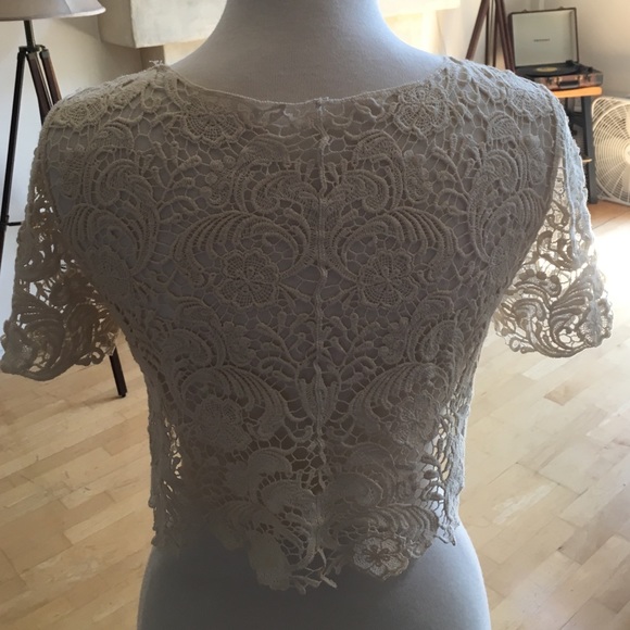 Cream, crocheted crop top - Picture 2 of 3