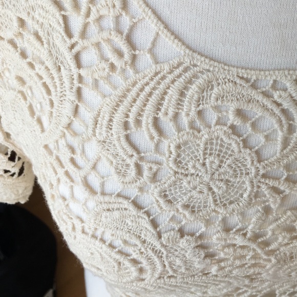 Cream, crocheted crop top - Picture 3 of 3