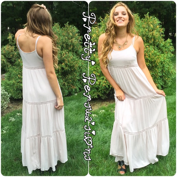 SOLD OUT ‼️ Cream Floral Crochet Boho Maxi Dress - Picture 4 of 7