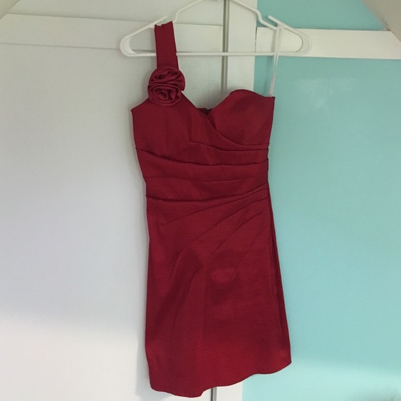 One-shoulder, red bodycon dress