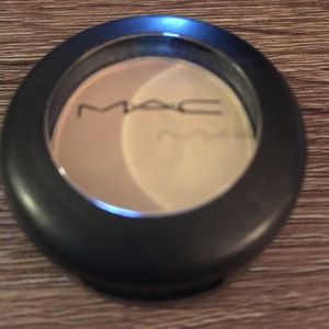 New Mac eyeshadow color: Chamomile