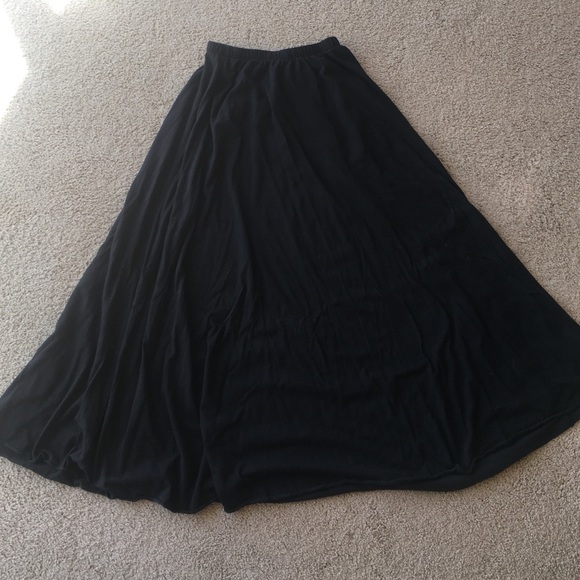 black maxi skirt
