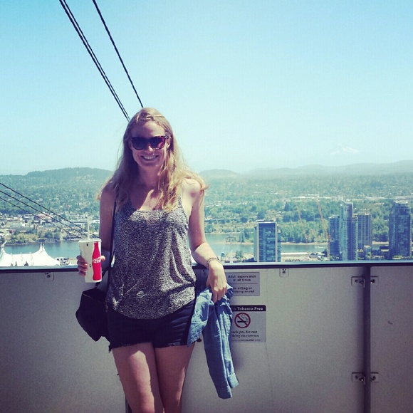 Meet your Posher, Emily