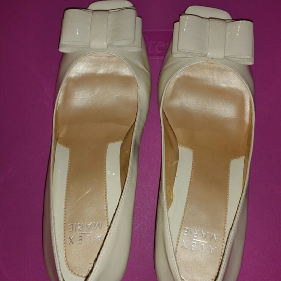 Here is a nice and beautiful women shoe