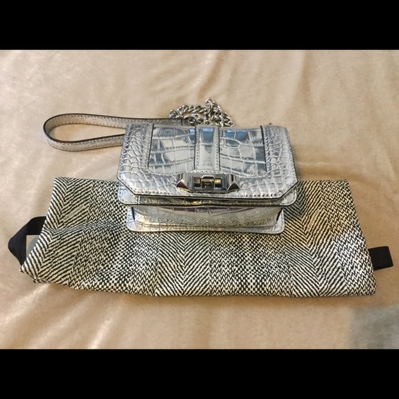 Rebecca Minkoff Handbags - Holiday💥REBECCA MINKOFF mini 'Love' crossbody bag Rebecca Minkoff Handbags - Holiday💥REBECCA MINKOFF mini 'Love' crossbody bag