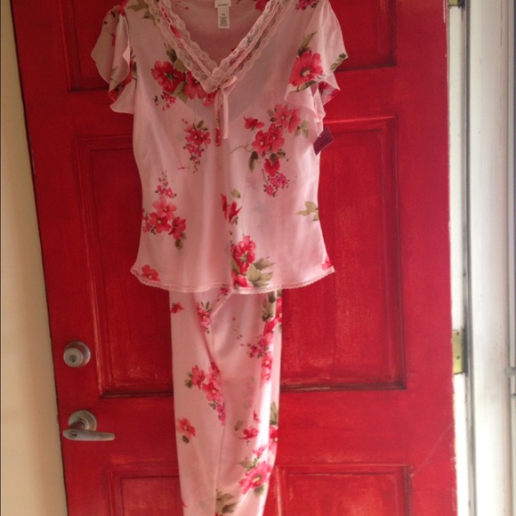 Women's floral pajama set