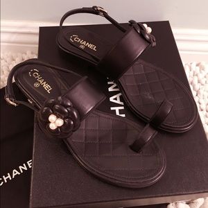 🎀SOLD ON Ⓜ️ERCARI🎀Chanel camellia leather sandal