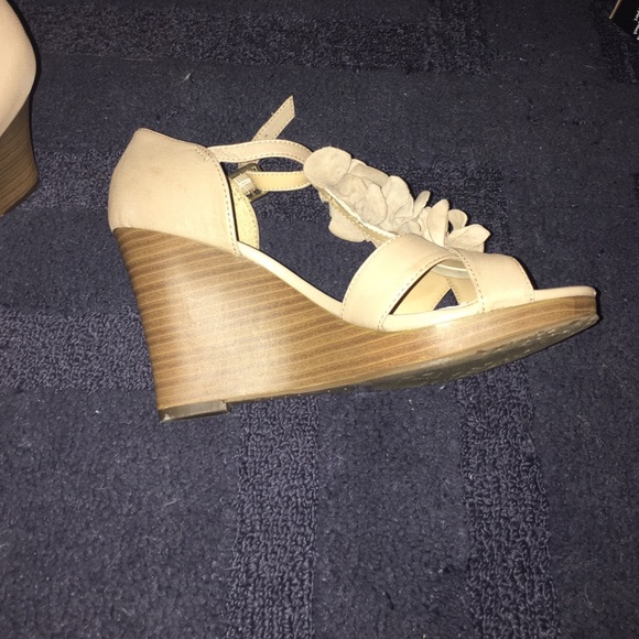 Report Ruffled Wedges - Picture 2 of 3