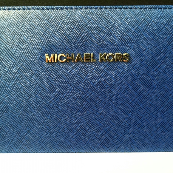 Michael Kors Saffiano Leather MacBook Air 11" Case - Picture 2 of 4