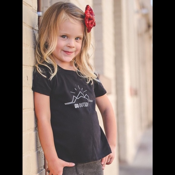 Go outside basic black graphic tee for kids