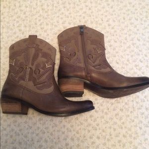 Vince Camuto brown leather boots
