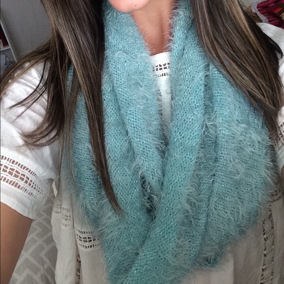 TEAL FLUFFY SCARF! perf for winter - Picture 2 of 2