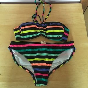 Op Black/Colorful Striped bikini + extra shorts