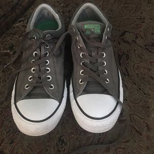 Mens size 10 converse all stars
