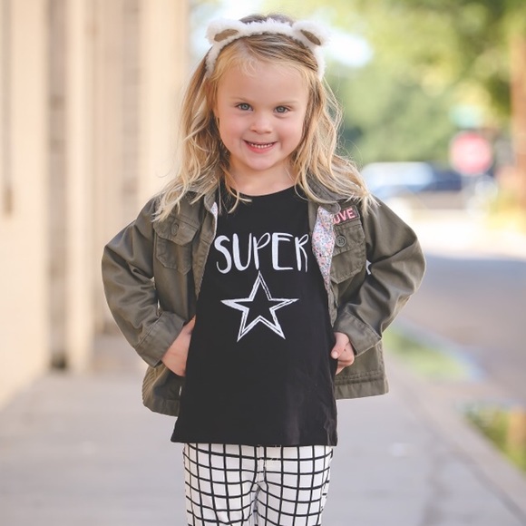 Super star 🌟 basic black graphic tee for kids