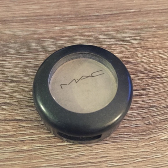 New! MAC Eyeshadow color: Vex