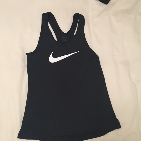 Nike • dri-fit tank • medium • never worn !!